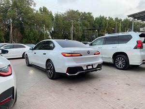 BMW i7 xDrive50 *M Sport*
Model: 2023 
Mileage: 2,900 km
Unregistered 
Fresh import 

M Sports Pro Pack ( top of the line variant) 

*M Sport brakes with Dark Blue Calipers
*Front Electric Sport Seats
*20" Aerodynamic 907M bicolour alloy wheels
*Swarovski crystal headlights
*BMW Theatre Screen(31.3 inch BMW entertainment experience)
*Rear Comfort Package 
*Executive Lounge Seats
*Massager seats
*Bowers & Wilkins Surround Sound System

Calling and Visiting Hours

Monday to Saturday

11:00 AM to 7:00 PM