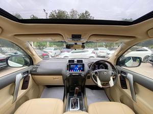 Toyota Prado TX
Model: 2013
Mileage: 96,000 km
Reg: 2016 khi

*7 seater 
*Sunroof
*Beige room