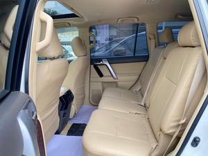 Toyota Prado TX
Model: 2013
Mileage: 96,000 km
Reg: 2016 khi

*7 seater 
*Sunroof
*Beige room
