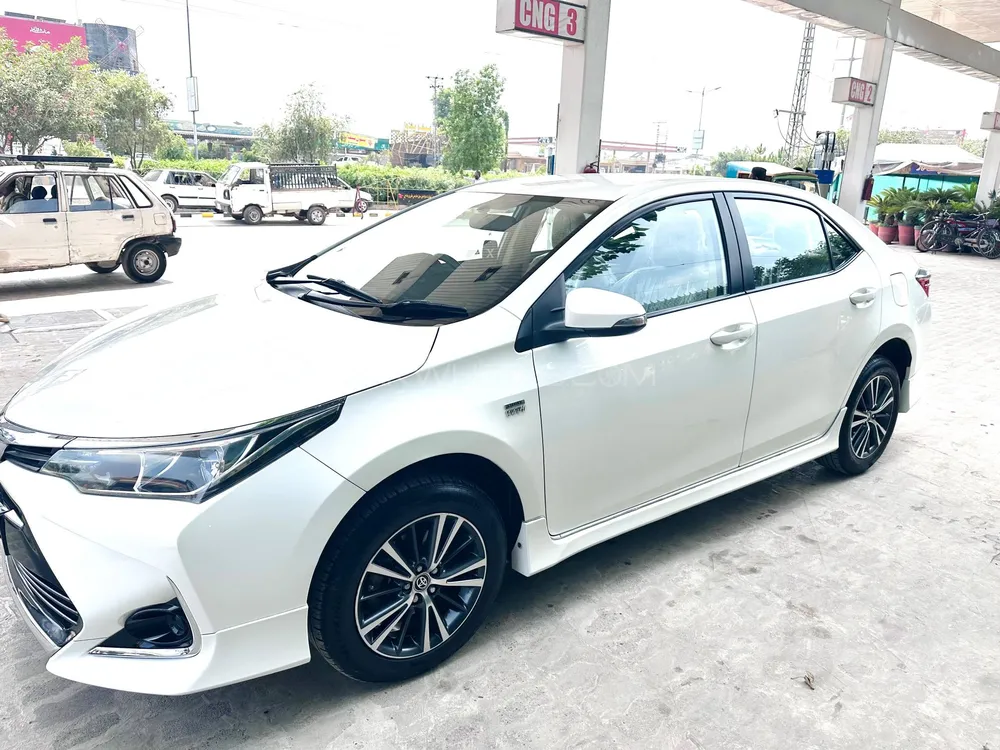 Toyota Corolla 2021 for Sale in Peshawar Image-1