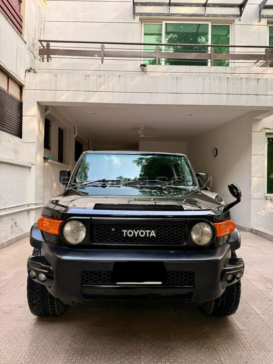 Toyota Fj Cruiser 2011 for Sale in Islamabad Image-1