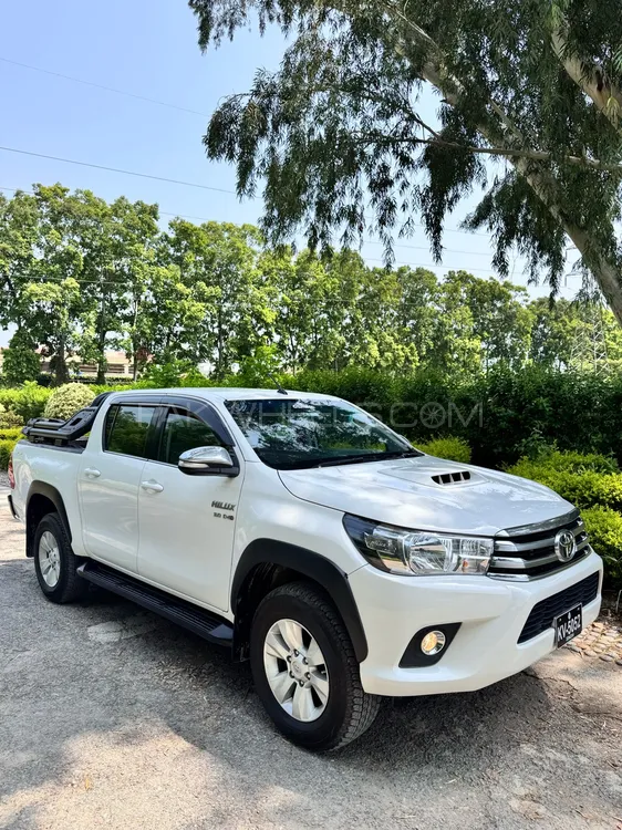 Toyota Hilux 2017 for Sale in Mardan Image-1