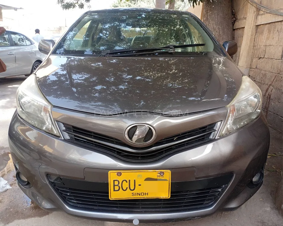 Toyota Vitz 2012 for Sale in Karachi Image-1