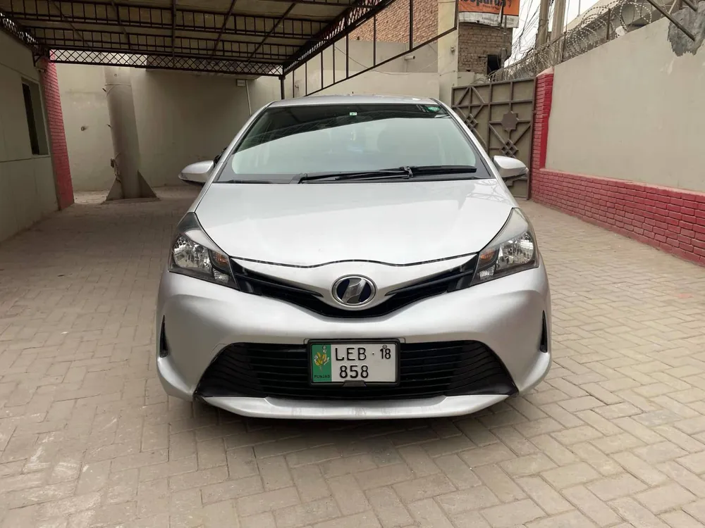 Toyota Vitz 2015 for Sale in Multan Image-1