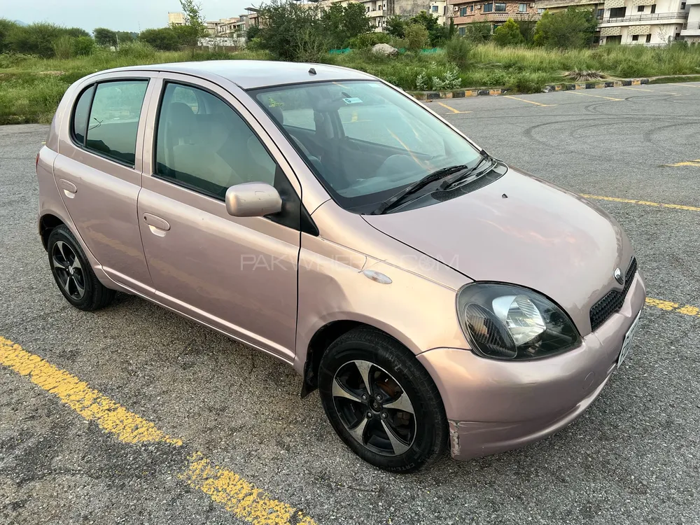 Toyota Vitz 2000 for Sale in Islamabad Image-1