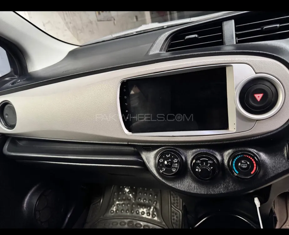 Toyota Vitz 2011 for Sale in Gujranwala Image-1