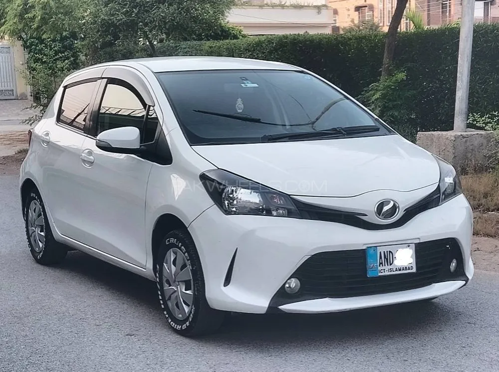 Toyota Vitz 2016 for Sale in Peshawar Image-1