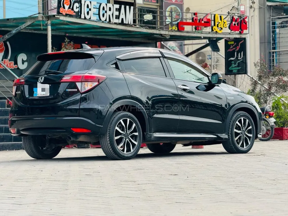 Honda Vezel 2016 for Sale in Islamabad Image-1