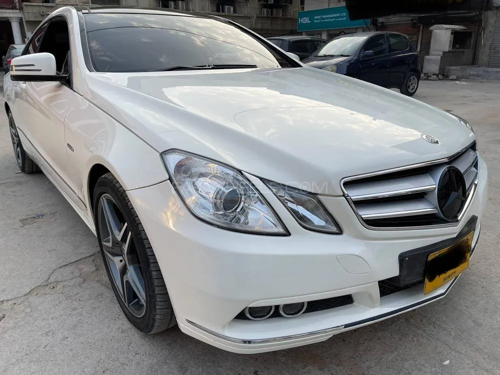 Mercedes Benz E Class Coupe 2011 for Sale in Karachi Image-1