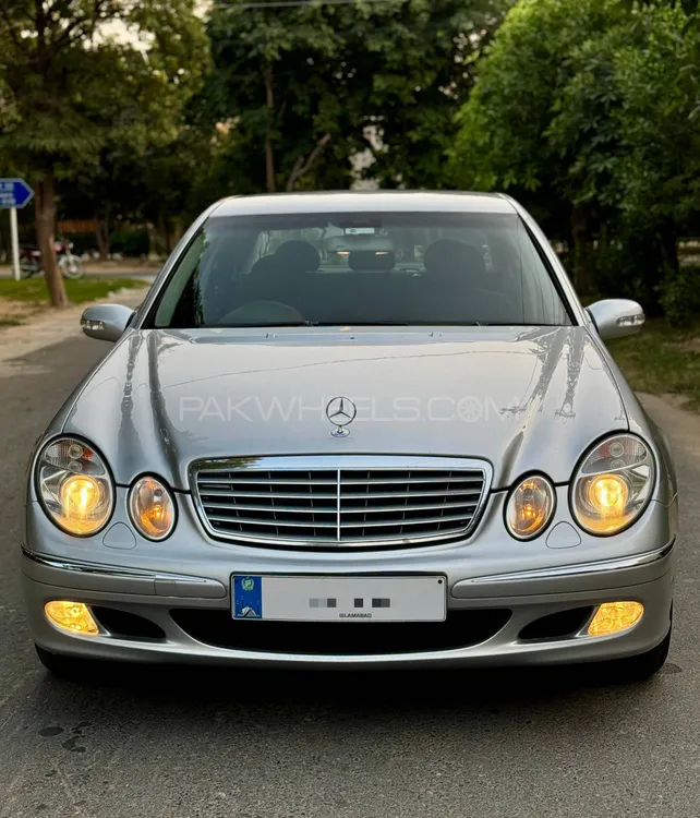 Mercedes Benz E Class 2004 for Sale in Lahore Image-1
