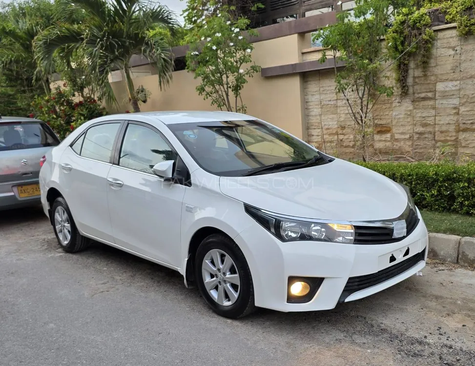 Toyota Corolla 2016 for Sale in Karachi Image-1