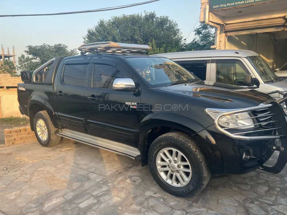 Toyota Hilux 2015 for Sale in Peshawar Image-1