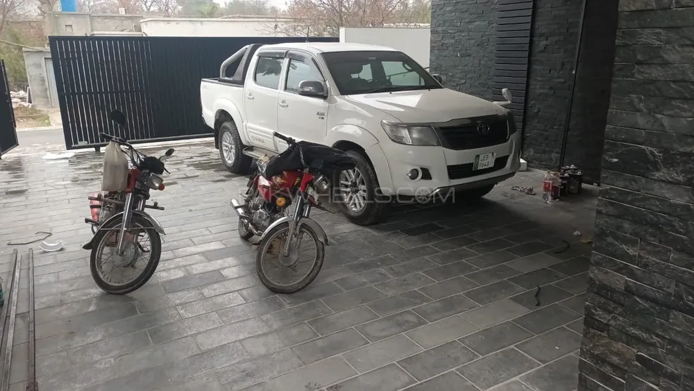 ٹویوٹا ہائیلکس 2015 for Sale in چنیوٹ Image-1