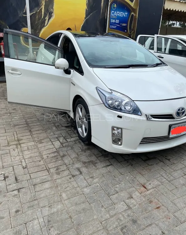 Toyota Prius 2011 for Sale in Karachi Image-1