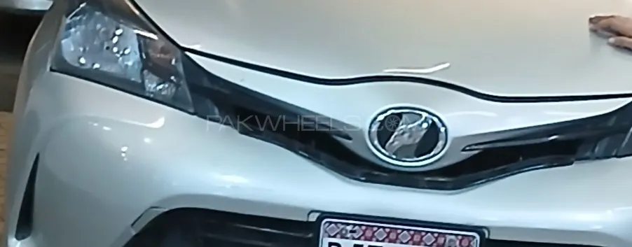 Toyota Vitz 2015 for Sale in Karachi Image-1