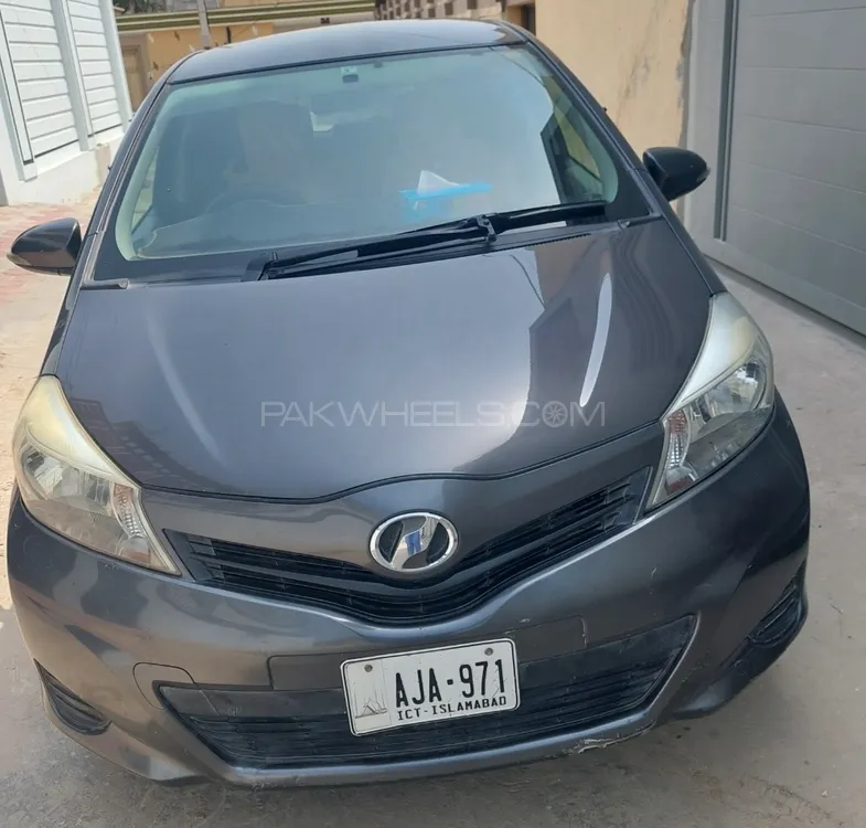 Toyota Vitz 2014 for Sale in Dera ismail khan Image-1