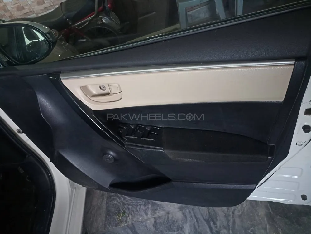 Toyota Corolla 2015 for Sale in Lahore Image-1