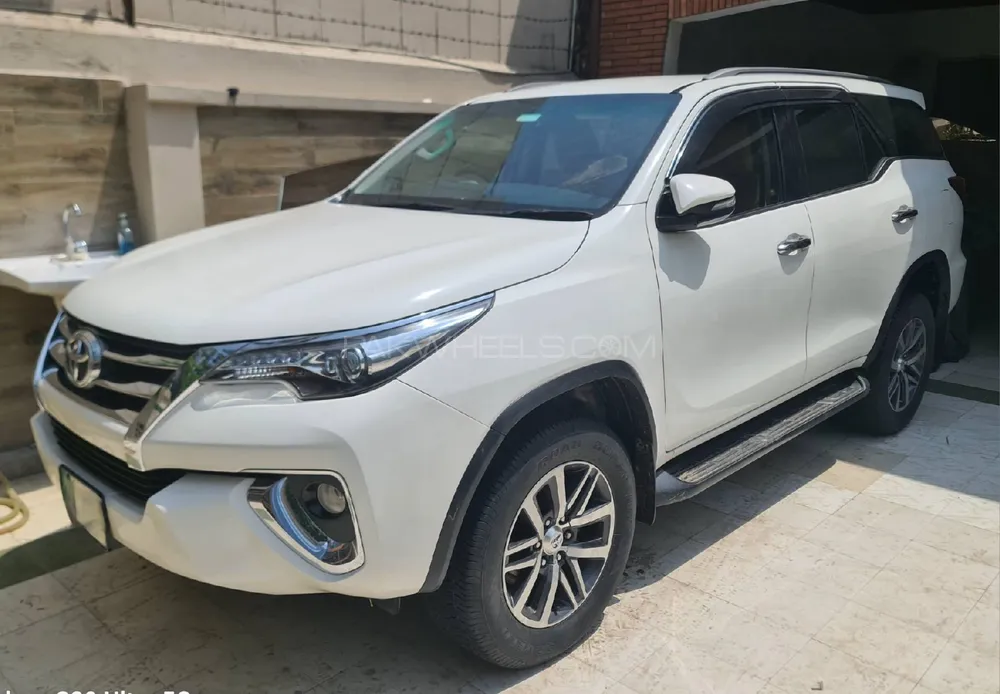 Toyota Fortuner 2017 for Sale in Lahore Image-1