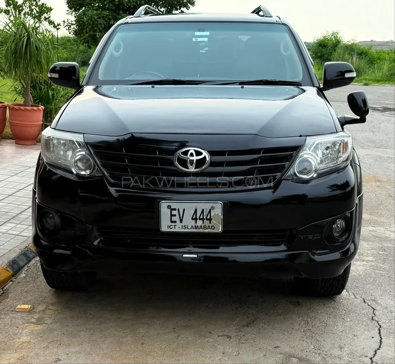 Toyota Fortuner 2015 for Sale in Islamabad Image-1