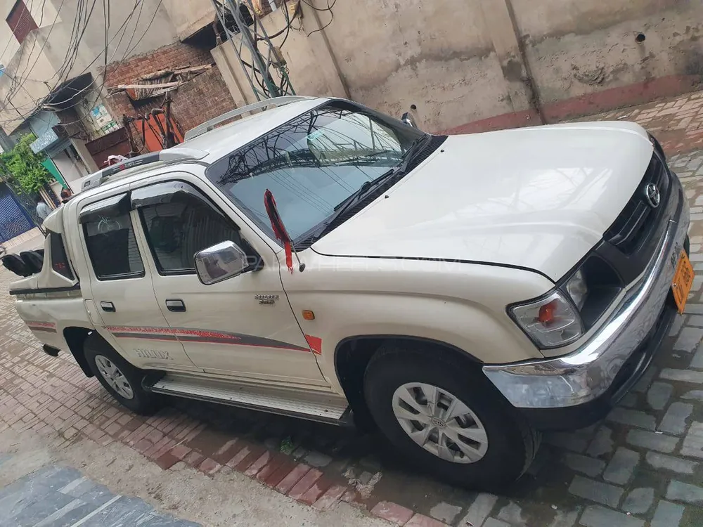 Toyota Hilux 2004 for Sale in Lahore Image-1