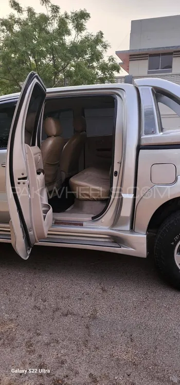 Toyota Hilux 2006 for Sale in Karachi Image-1