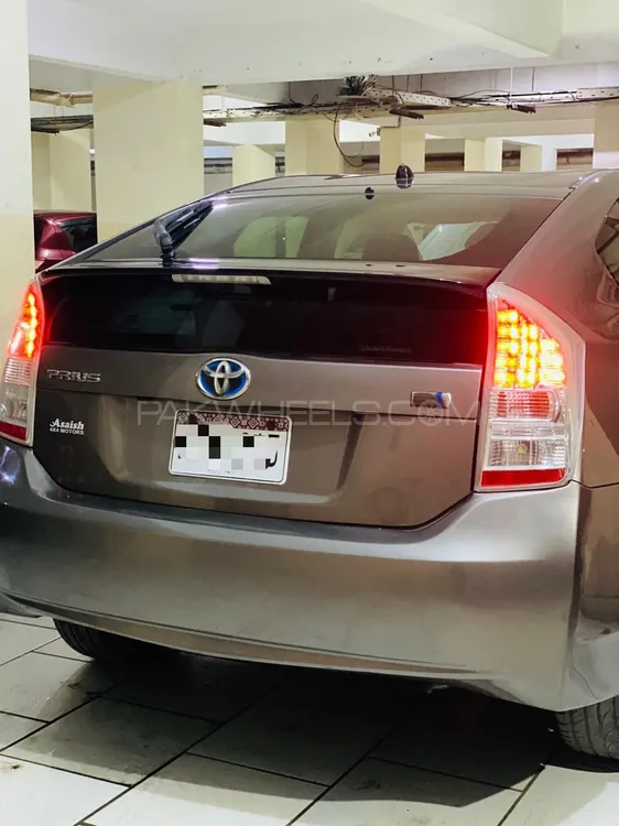 Toyota Prius 2011 for Sale in Karachi Image-1