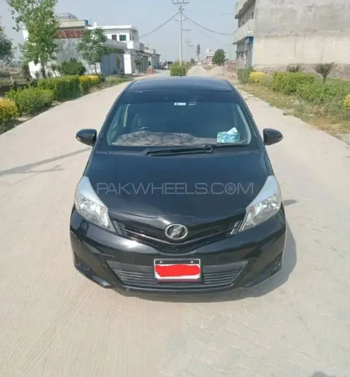 Toyota Vitz 2014 for Sale in Sialkot Image-1