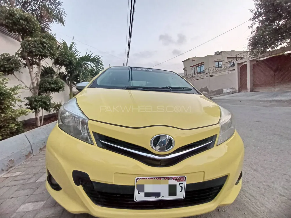 Toyota Vitz 2014 for Sale in Karachi Image-1