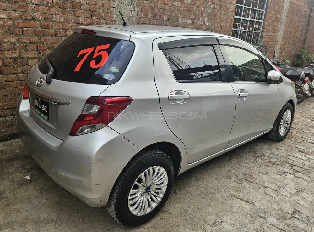 Toyota Vitz 2015 for Sale in Lahore Image-1