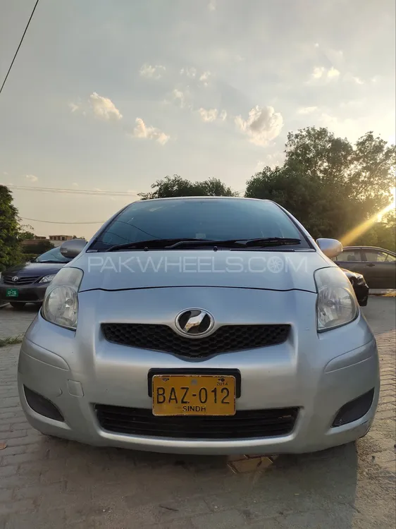 Toyota Vitz 2010 for Sale in Karachi Image-1