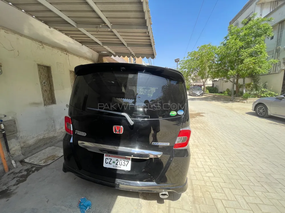 Honda Freed 2015 for Sale in Karachi Image-1