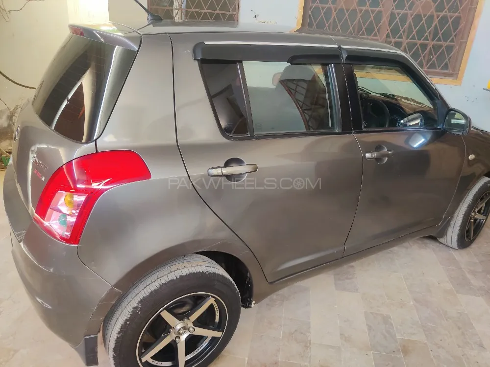 Suzuki Swift 2011 for Sale in Jamshoro Image-1