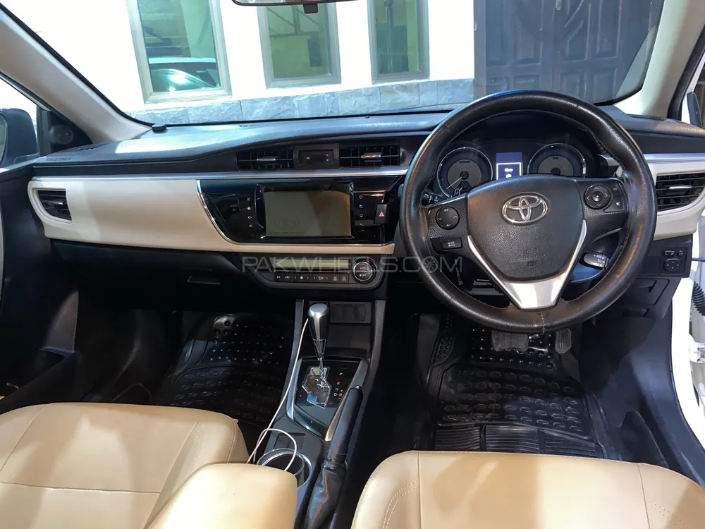 Toyota Corolla 2017 for Sale in Lahore Image-1