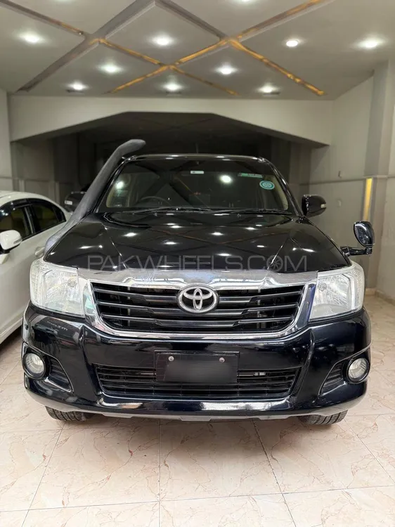 Toyota Hilux 2016 for Sale in Multan Image-1