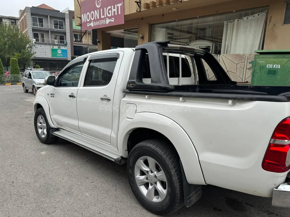 Toyota Hilux 2014 for Sale in Islamabad Image-1
