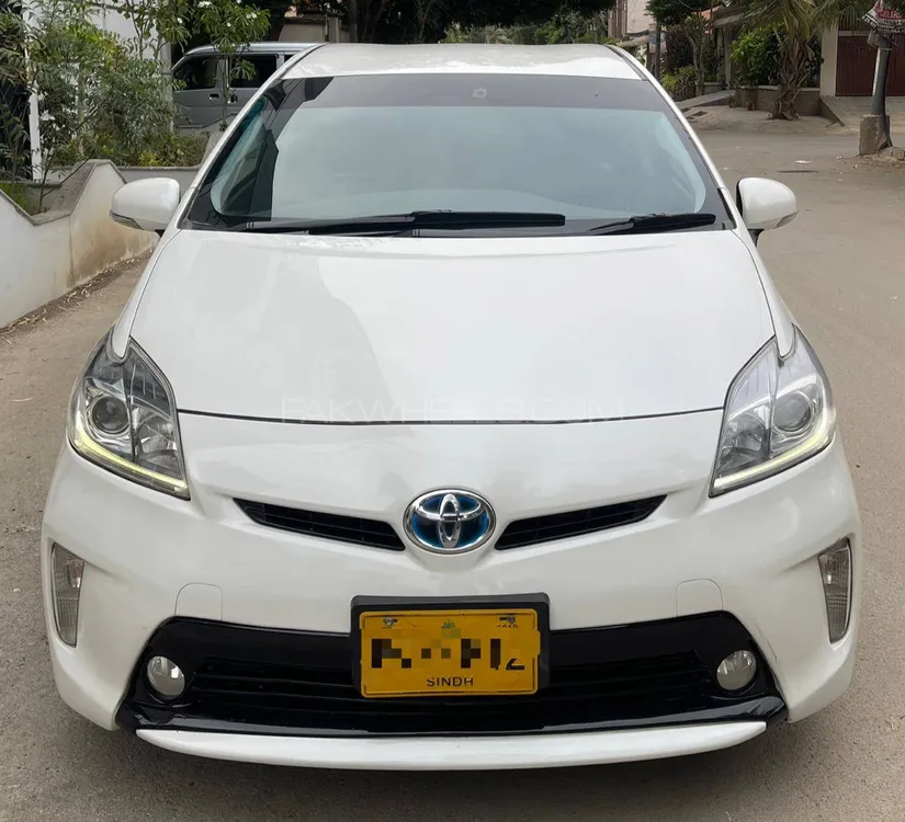Toyota Prius 2015 for Sale in Karachi Image-1