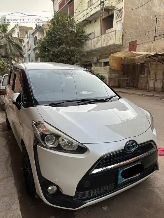 Toyota Sienta 2017 for Sale in Karachi Image-1