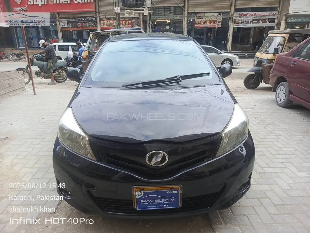 Toyota Vitz 2013 for Sale in Karachi Image-1