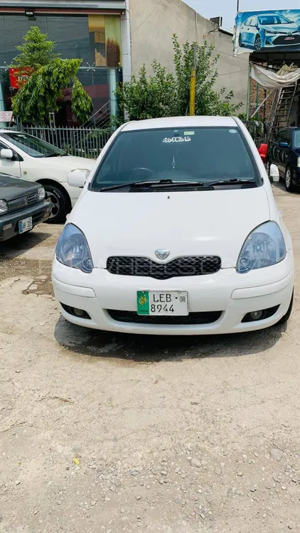 Toyota Vitz 2004 for Sale in Peshawar Image-1