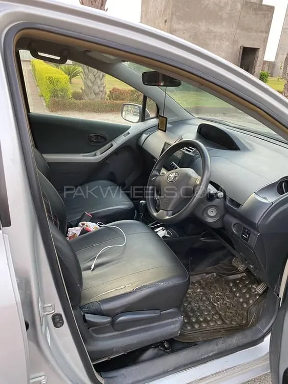 Toyota Vitz 2006 for Sale in Sialkot Image-1