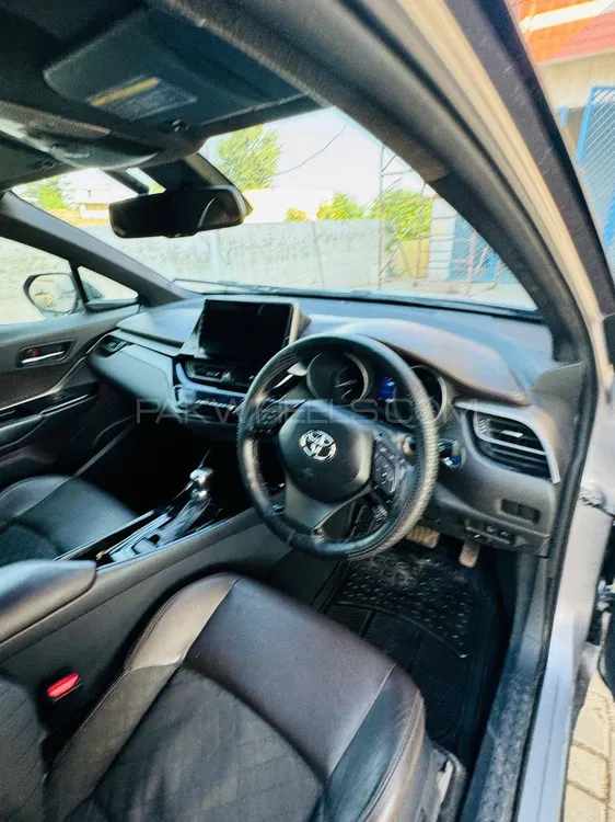 Toyota C-HR 2017 for Sale in Islamabad Image-1