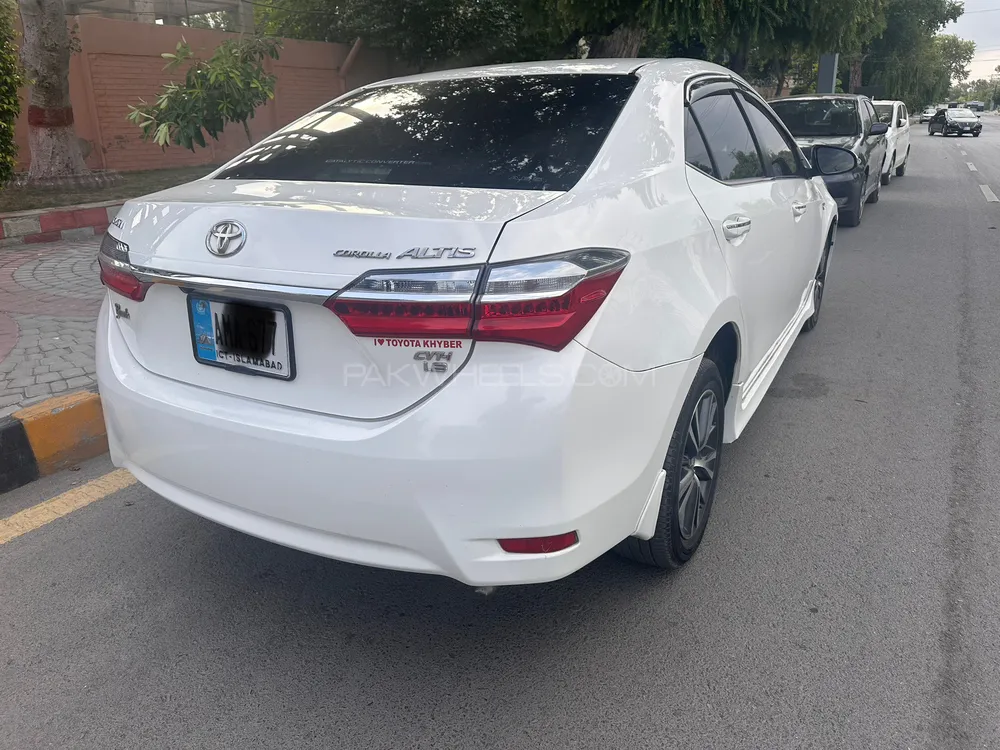 Toyota Corolla 2018 for Sale in Peshawar Image-1