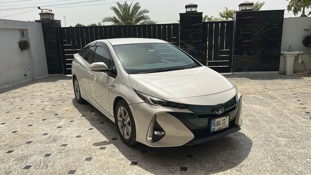 Toyota Prius 2017 for Sale in Lahore Image-1
