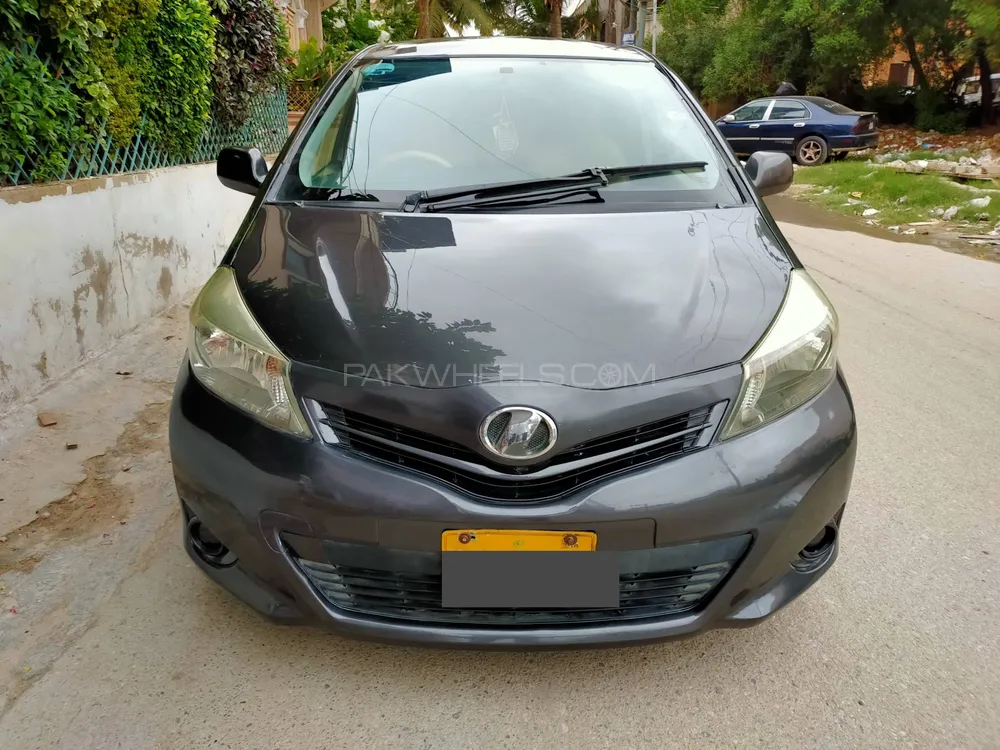 Toyota Vitz 2011 for Sale in Karachi Image-1
