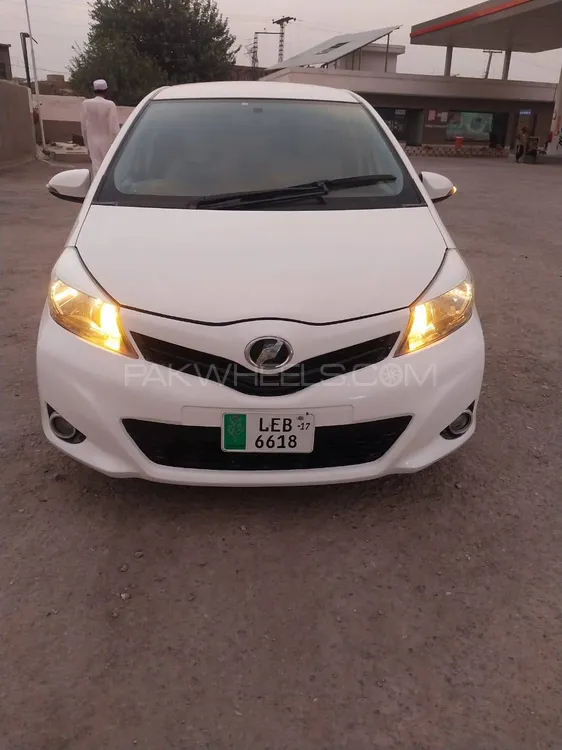 Toyota Vitz 2013 for Sale in Peshawar Image-1