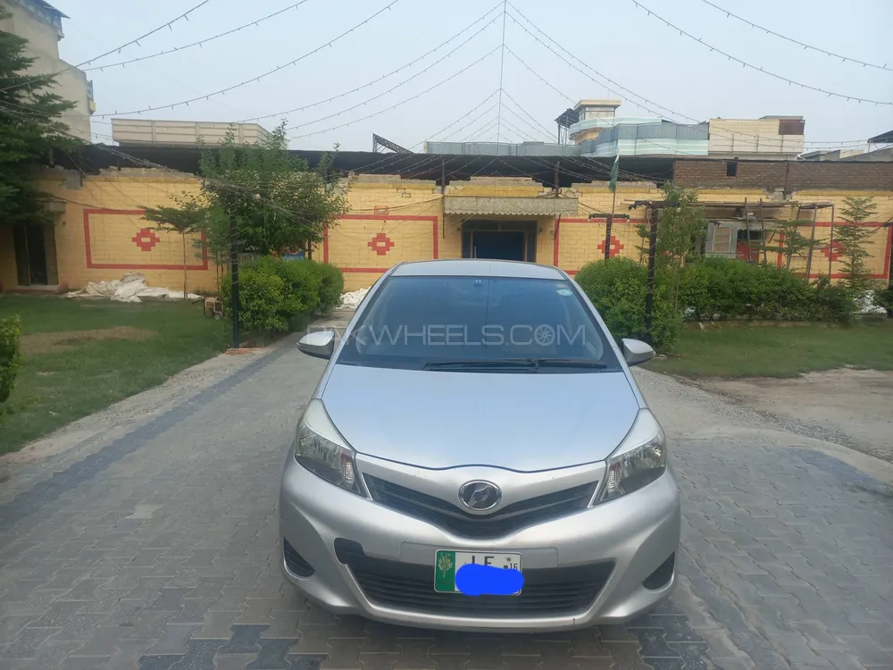 Toyota Vitz 2013 for Sale in Mardan Image-1
