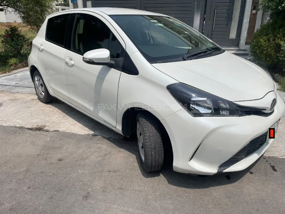Toyota Vitz 2015 for Sale in Lahore Image-1