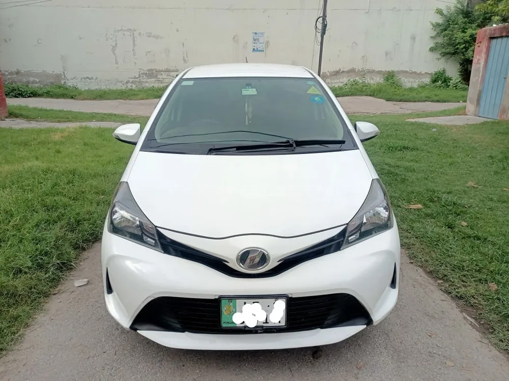Toyota Vitz 2015 for Sale in Lahore Image-1