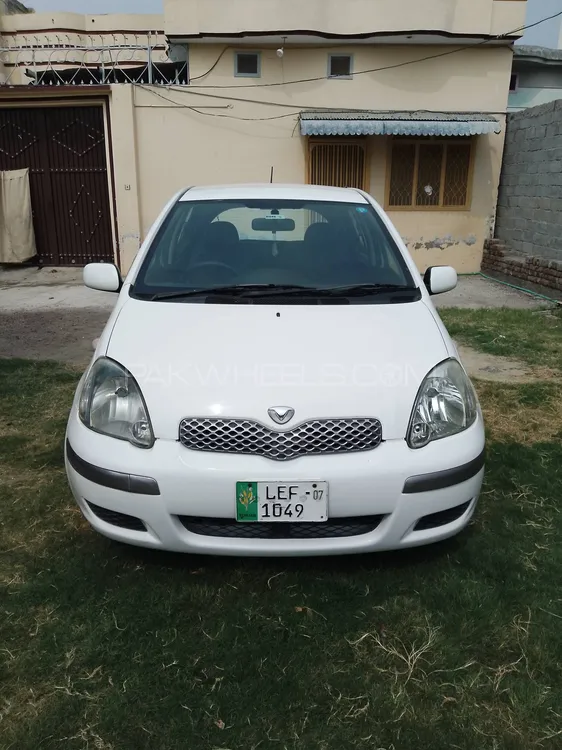 Toyota Vitz 2004 for Sale in Takhtbai Image-1