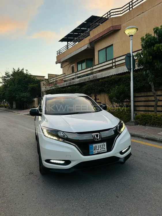 Honda Vezel 2016 for Sale in Islamabad Image-1